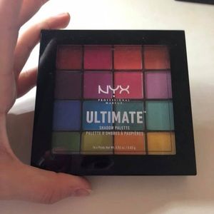 NYX ULTIMATE EYESHADOW PALETTE